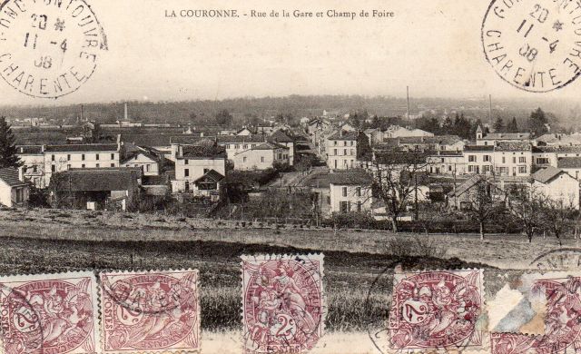1908 La Couronne - Rue de la Gare et Champ de Foire x.jpg